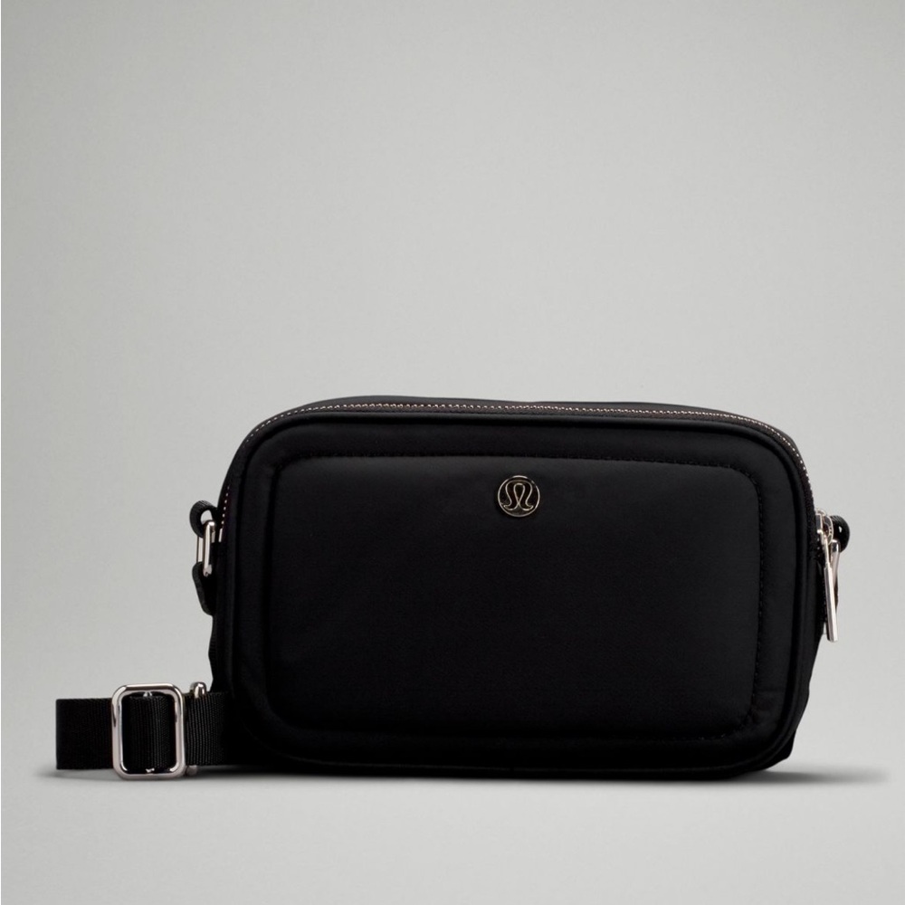 Lululemon Crossbody Camera Bag 2L NWOT